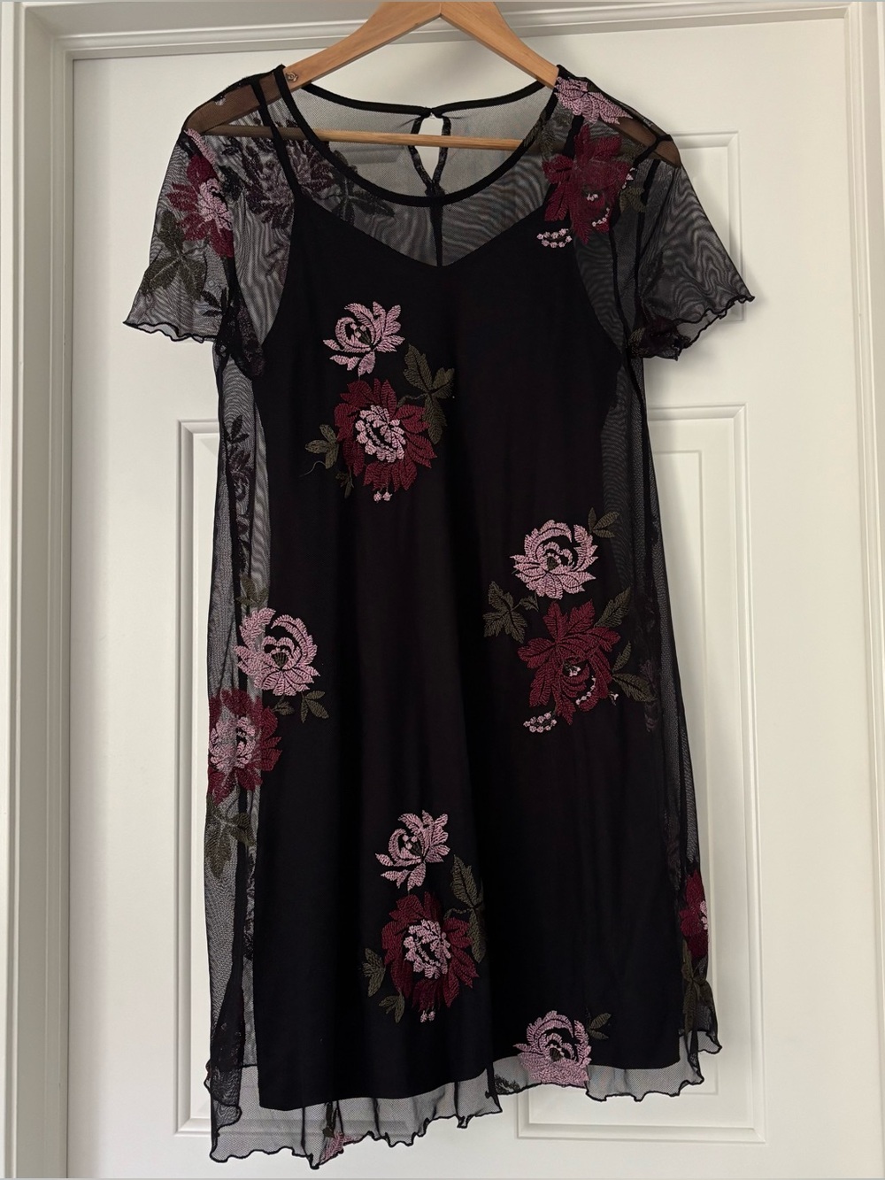 Francescas Mi Ami Floral Embroidered Mesh Overlay Dress Sheer Short Sleeve Black